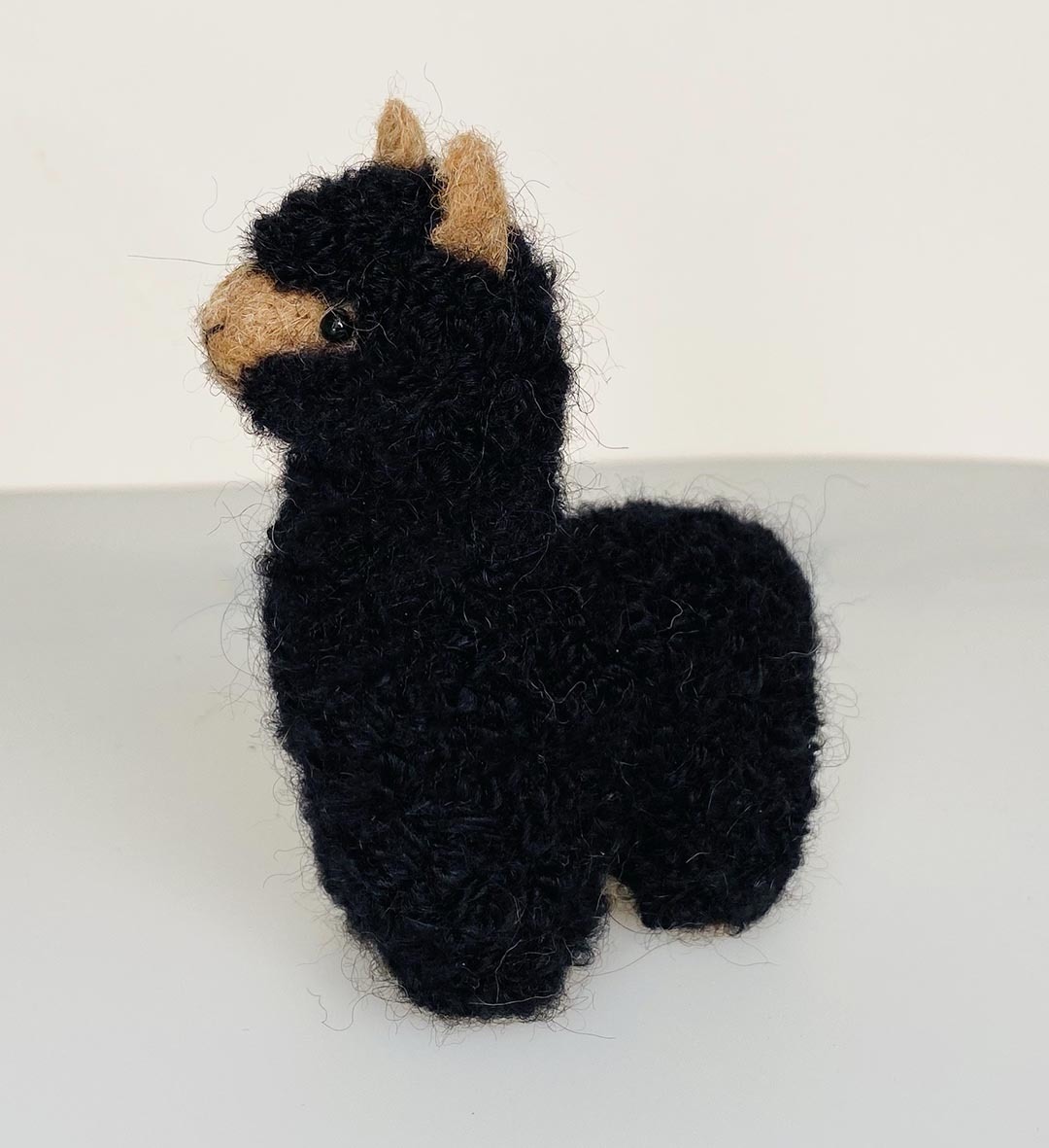 100% Baby Alpaca Needle Felted Huacaya - Black 9cm - 1